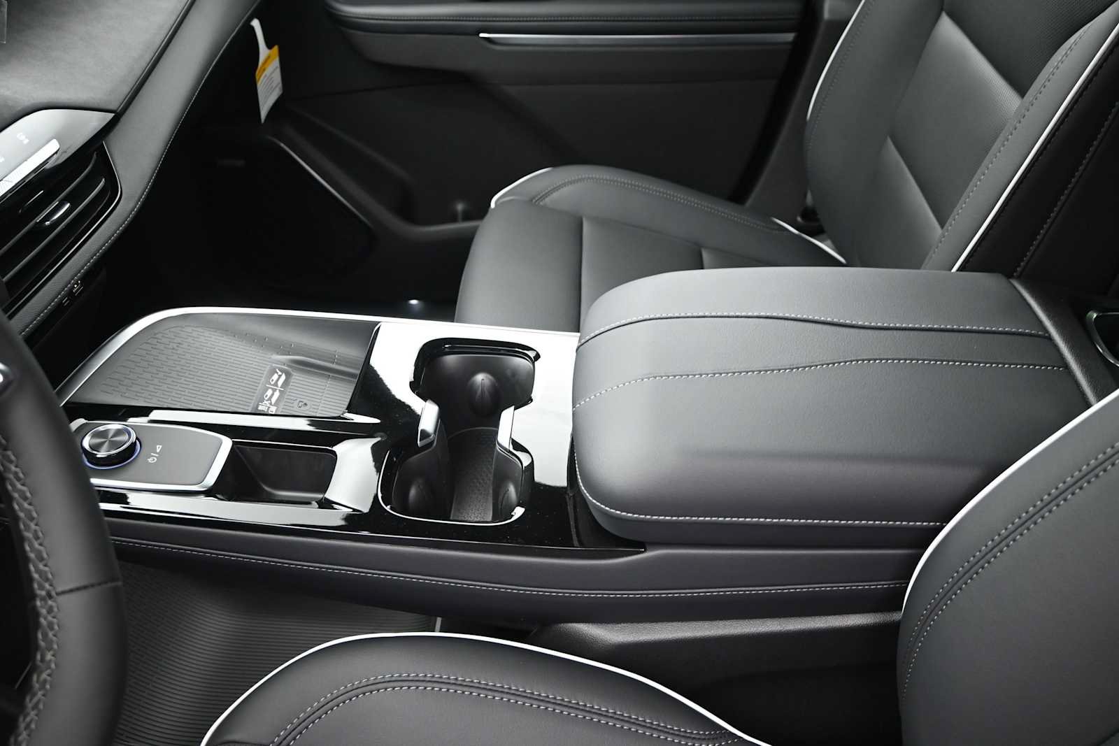 New 2027 Buick Enclave Sport Touring w/ Power Package AWD/4WD image 17