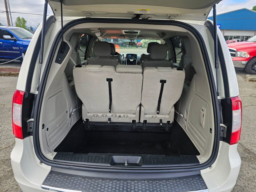 Used 2011 Chrysler Town & Country Limited FWD image 18