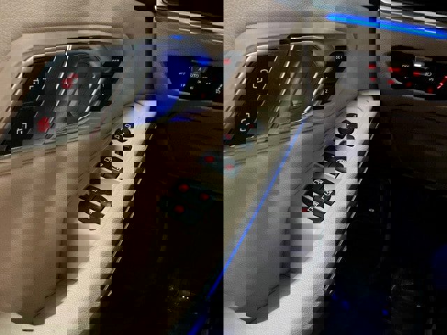 Used 2020 BMW 330i xDrive Sedan w/ Driving Assistance Package image 22