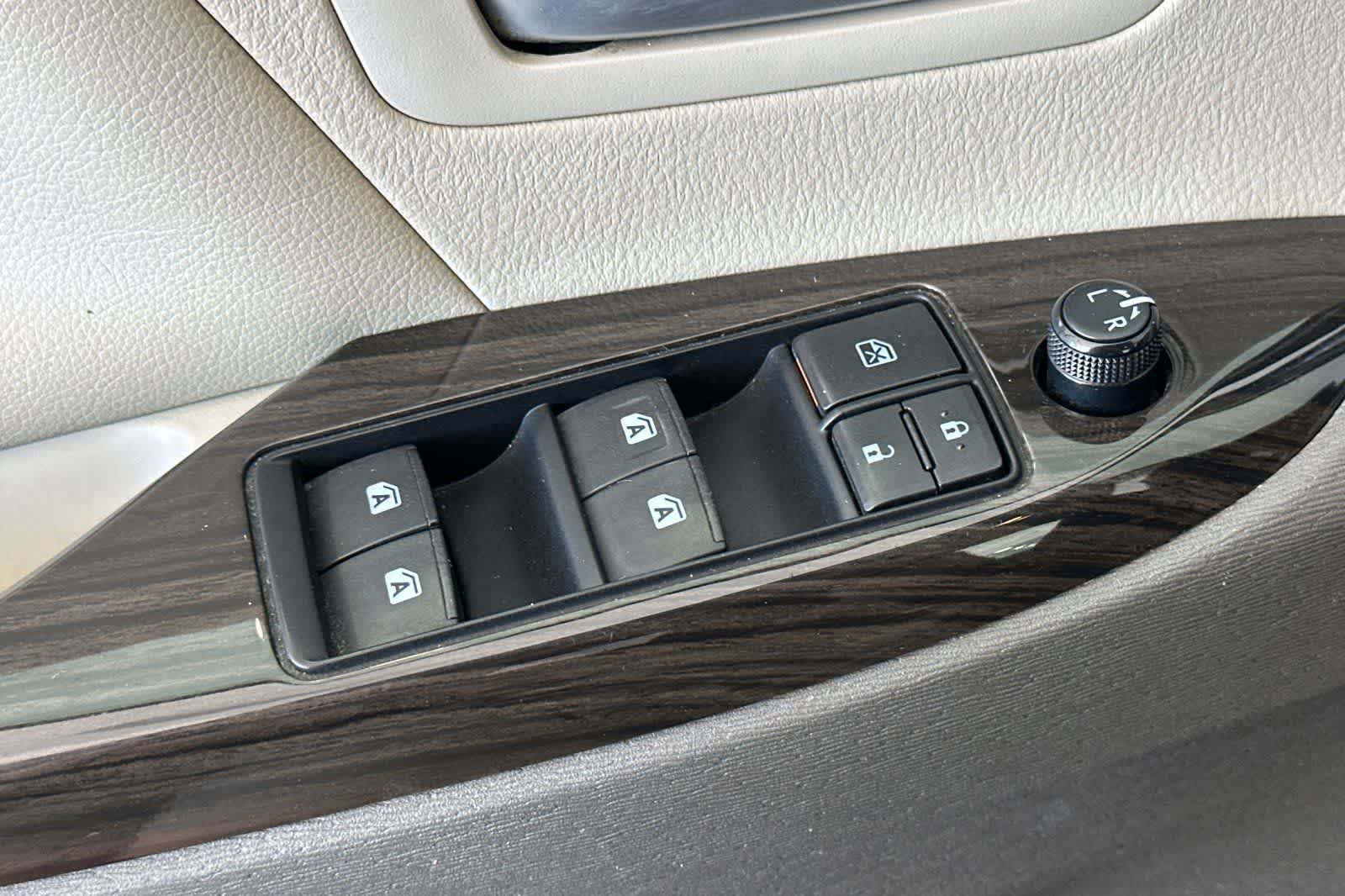 Used 2015 Toyota Sienna XLE FWD image 13
