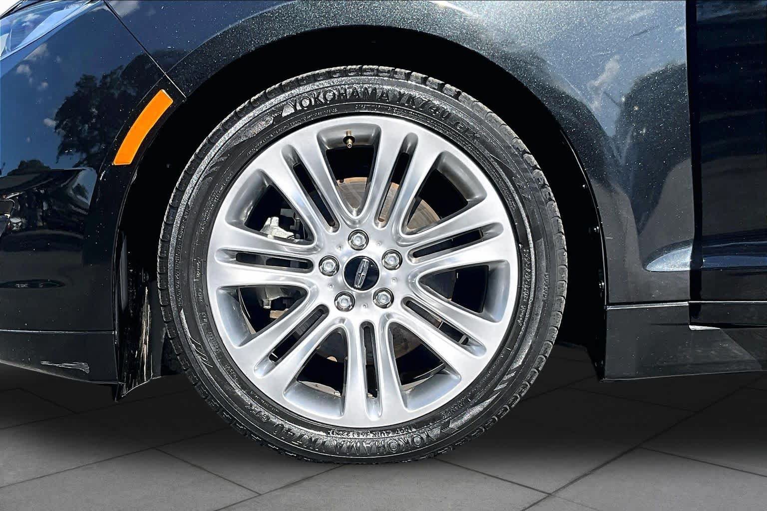 Used 2014 Lincoln MKZ FWD image 11