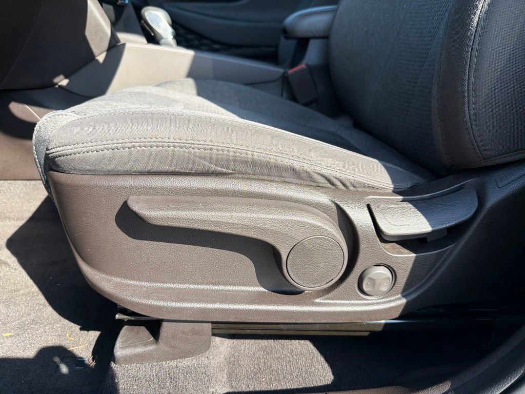 Used 2020 Hyundai Santa Fe SE FWD image 11
