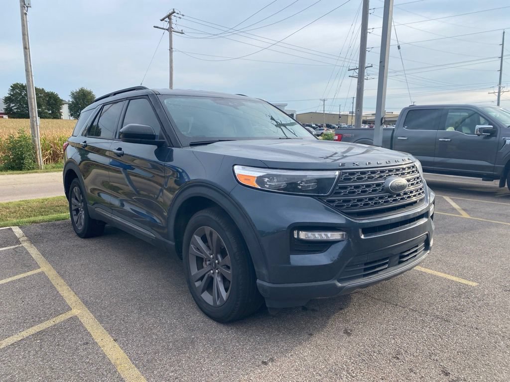 Used 2024 Ford Explorer XLT w/ Equipment Group 202A AWD/4WD image 2