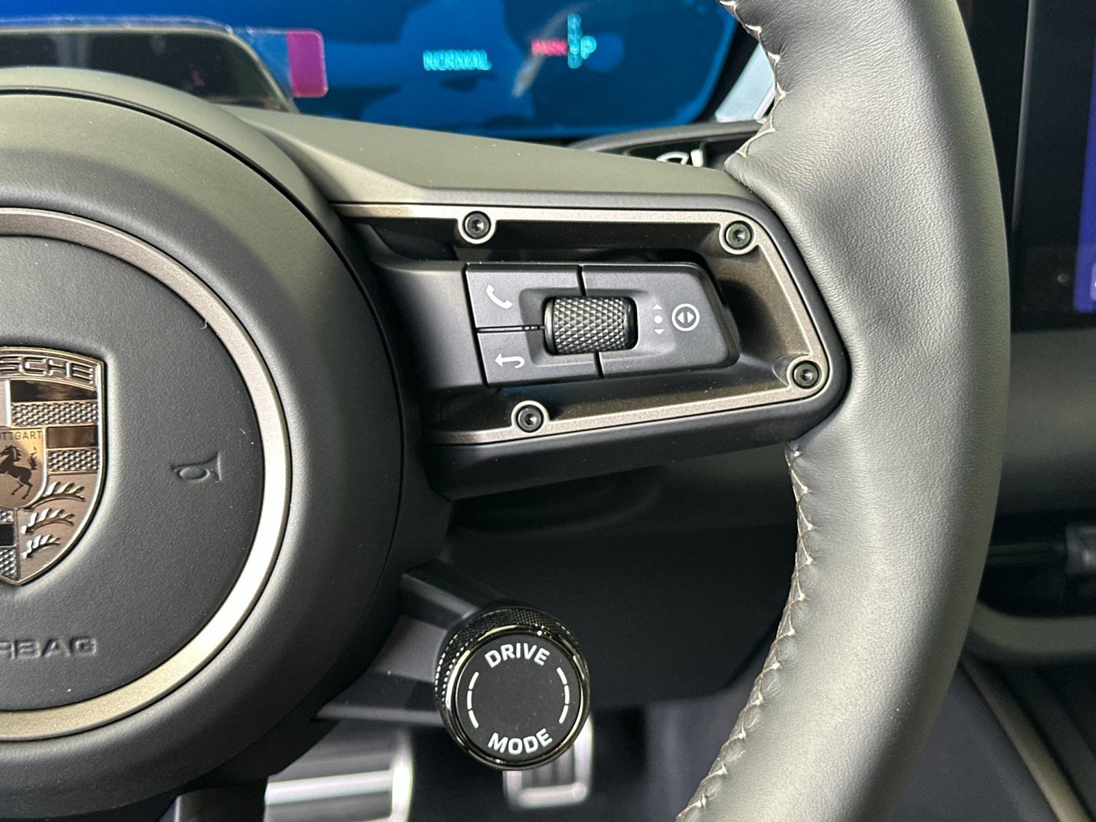 New 2026 Porsche Macan Turbo Electric AWD/4WD image 30