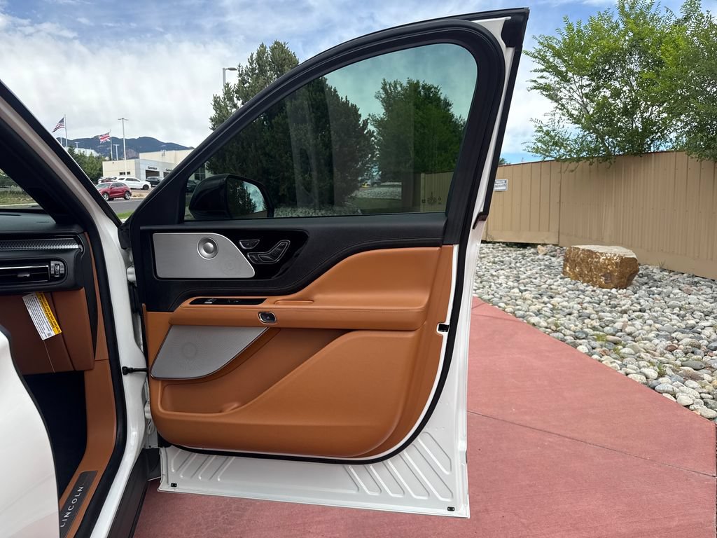Certified 2023 Lincoln Aviator Black Label w/ Dynamic Handling Package AWD/4WD image 32