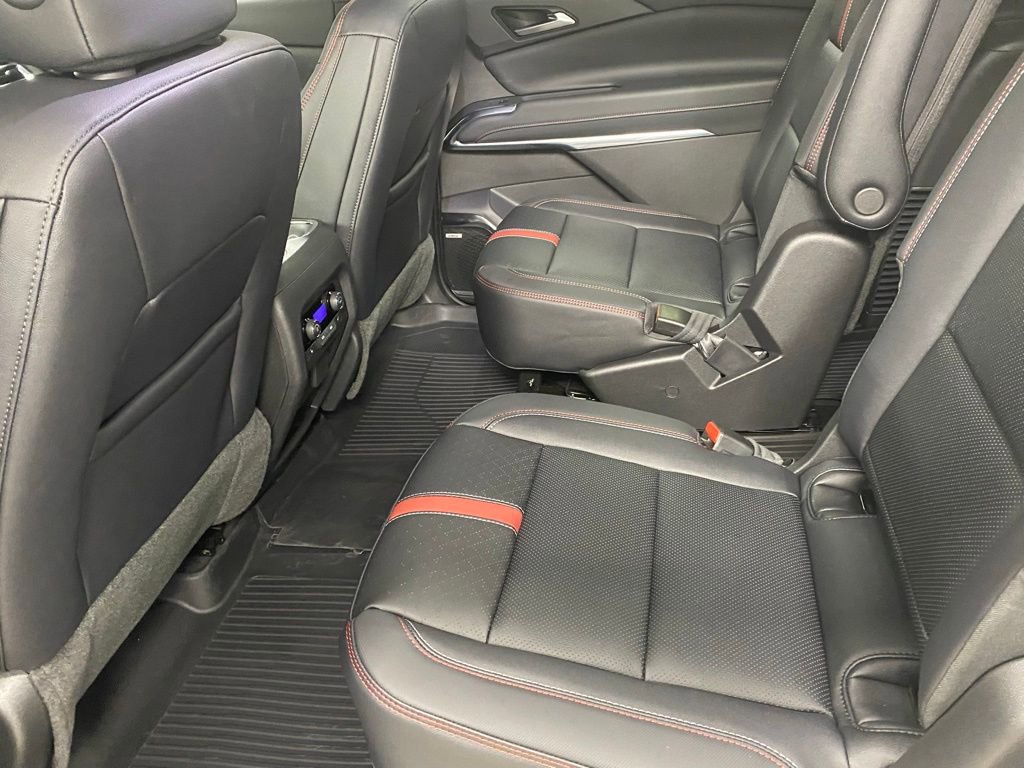 New 2026 Chevrolet Traverse RS w/ LPO, Floor Liner Package AWD/4WD image 35