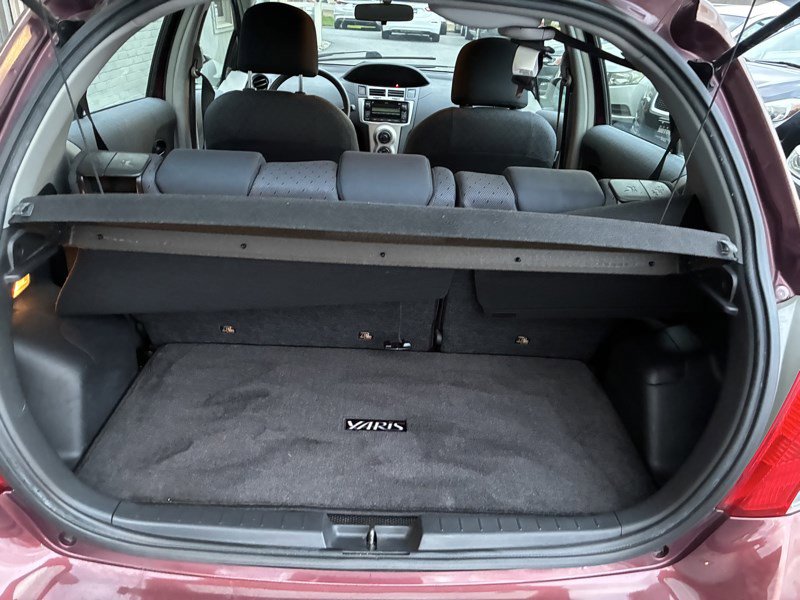 Used 2009 Toyota Yaris 4-Door Hatchback image 11