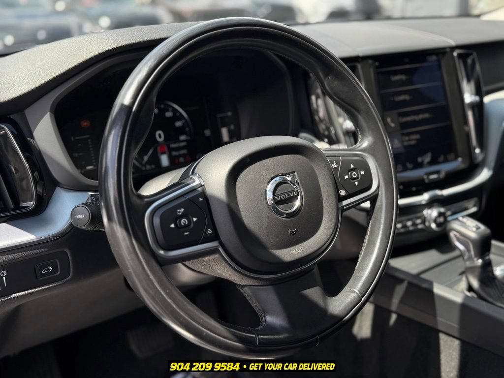 Used 2018 Volvo XC60 T6 Momentum w/ Vision Package AWD/4WD image 18