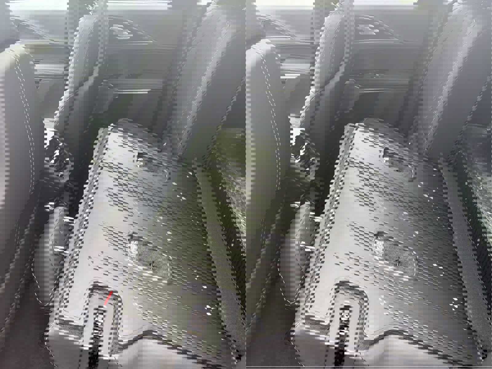 Used 2025 Cadillac Lyriq Luxury w/ LPO, Floor Liner Package AWD/4WD image 23