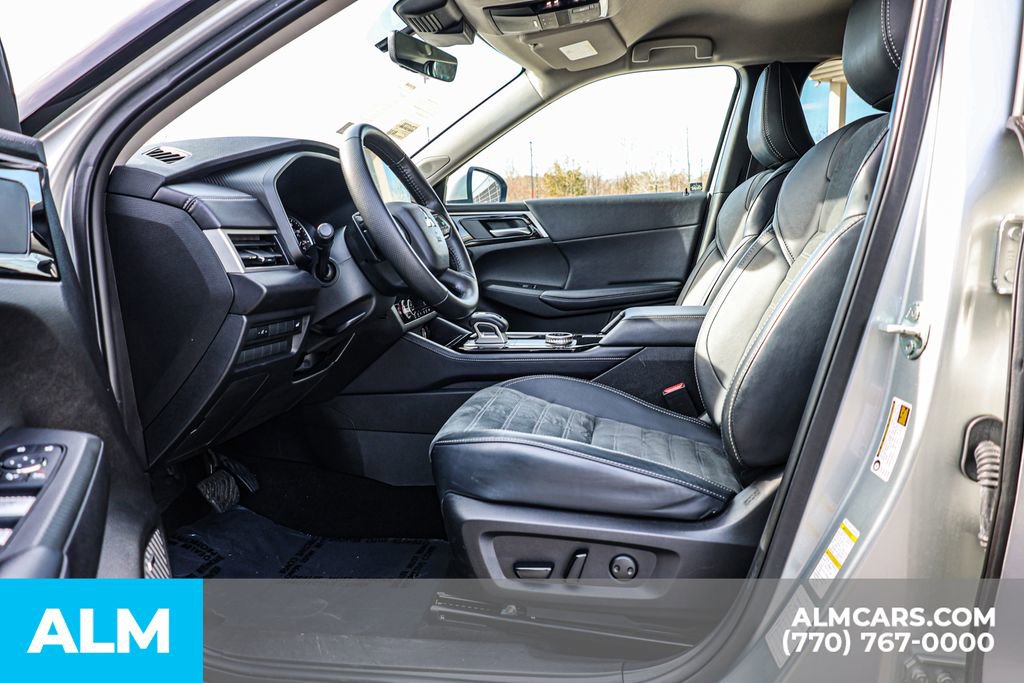 Used 2025 Mitsubishi Outlander SE image 19