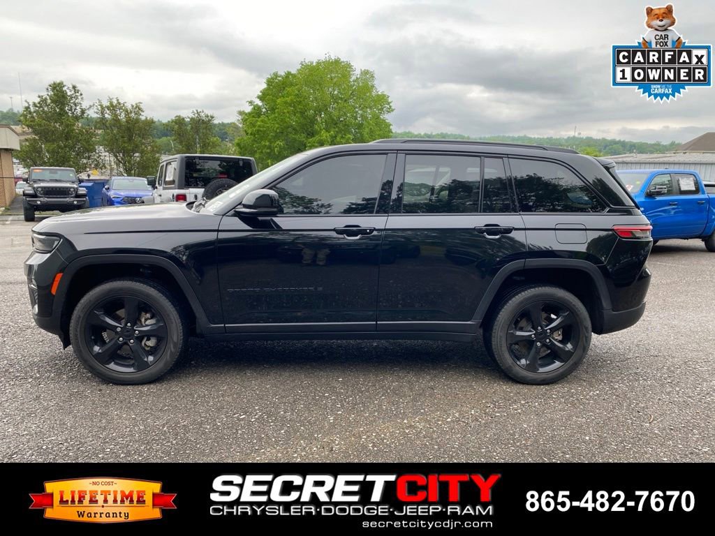 Used 2023 Jeep Grand Cherokee Limited w/ Black Appearance Package AWD/4WD image 8
