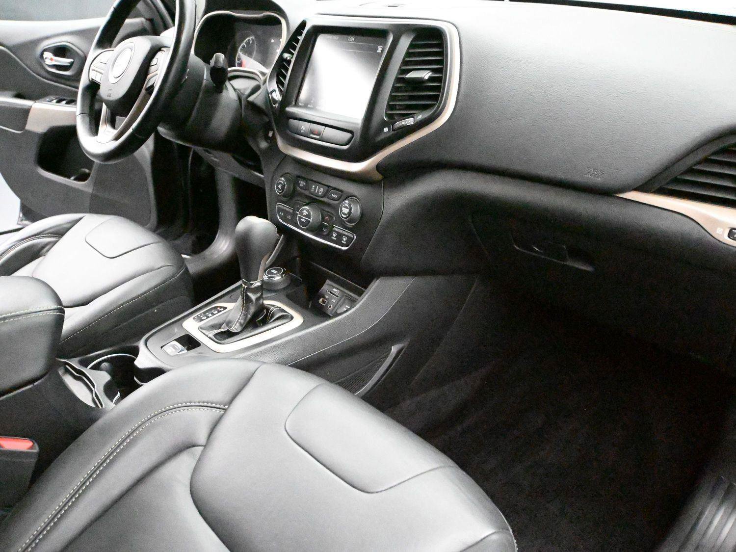 Used 2018 Jeep Cherokee Limited AWD/4WD image 15