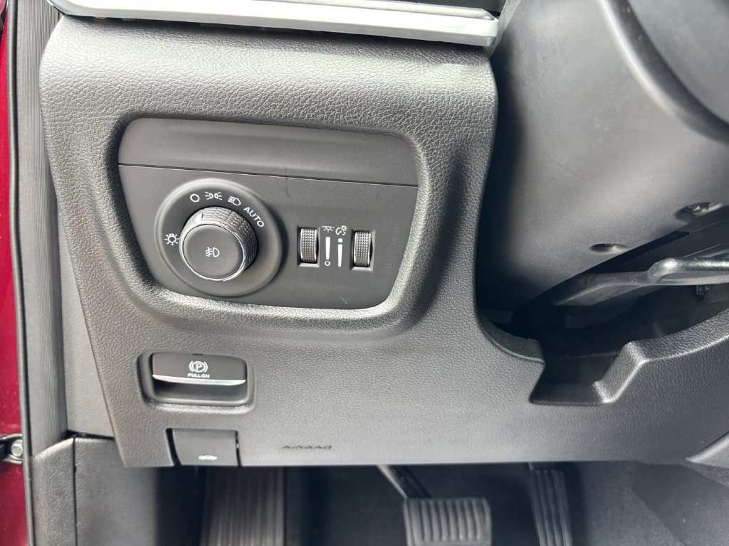 Used 2025 Jeep Grand Cherokee Limited AWD/4WD image 31