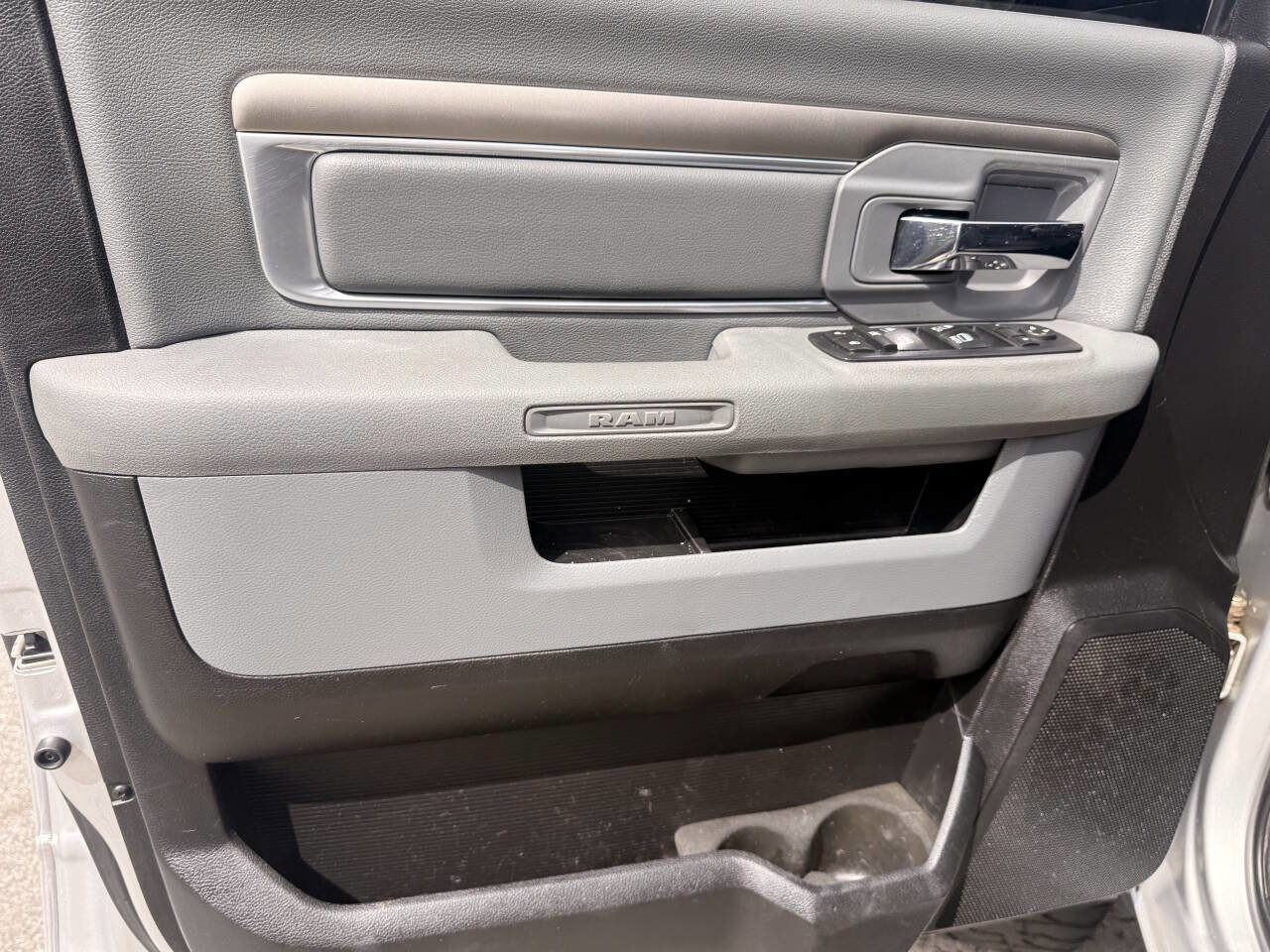 Used 2017 RAM 2500 SLT image 13