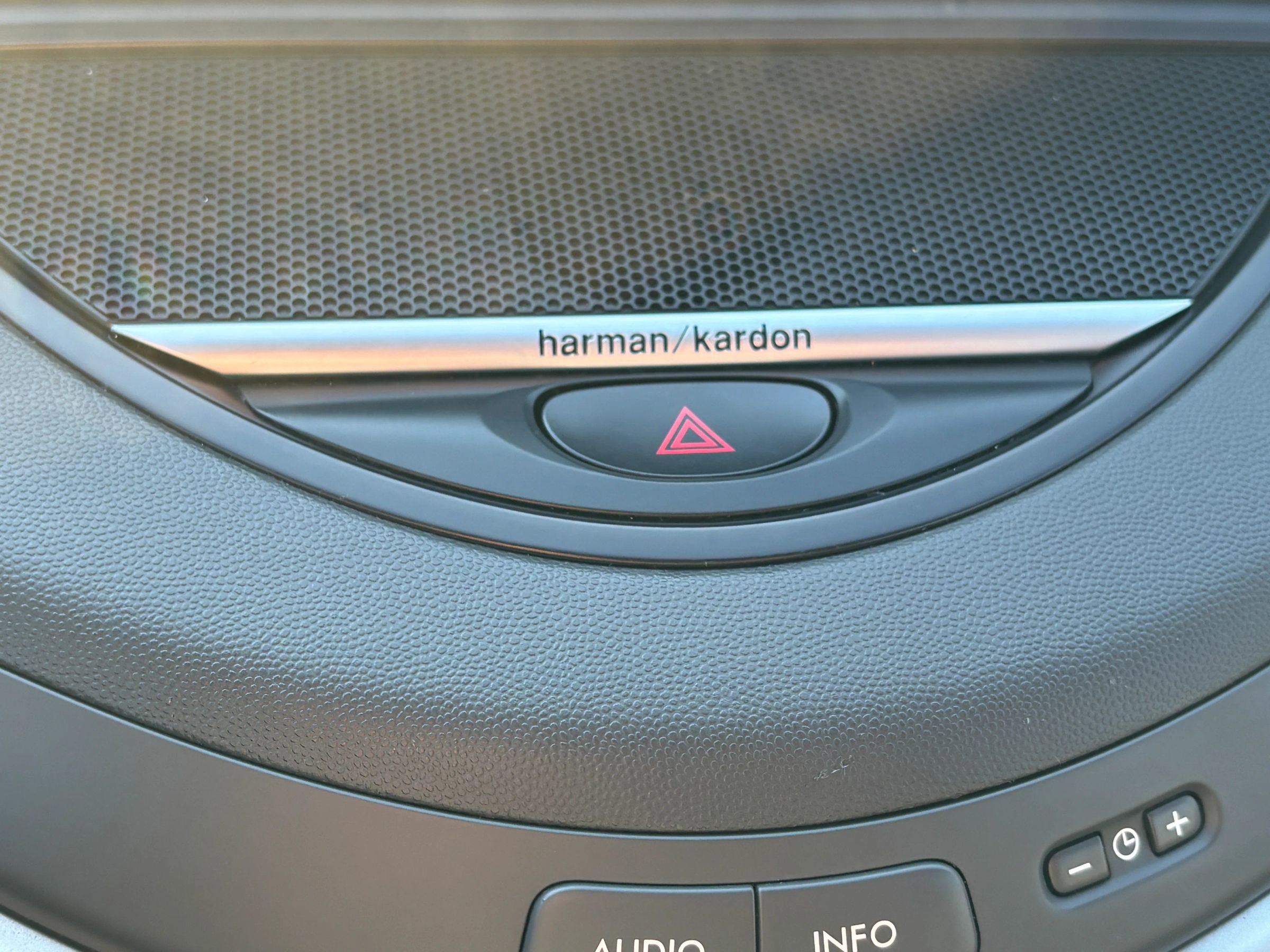 Used 2011 Subaru Tribeca Limited w/ PWR Moonroof Pkg image 24