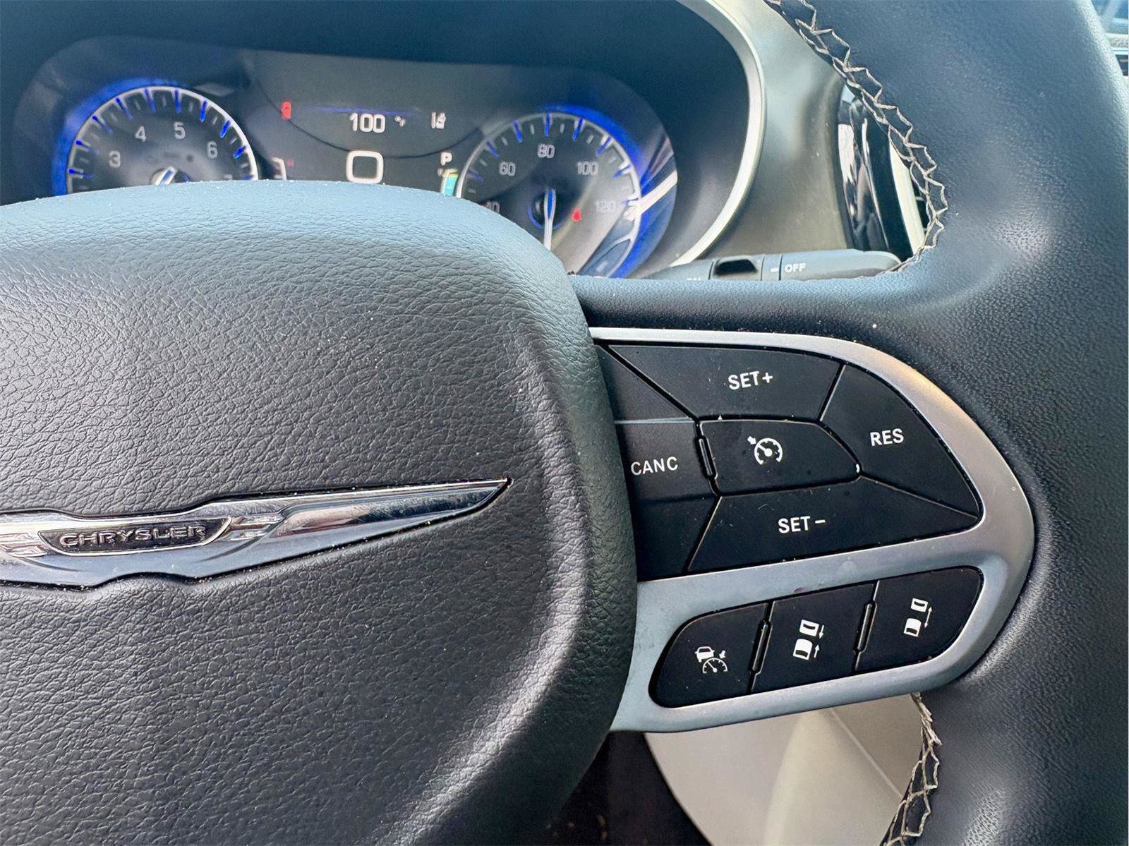 Used 2022 Chrysler Pacifica Touring-L FWD image 20