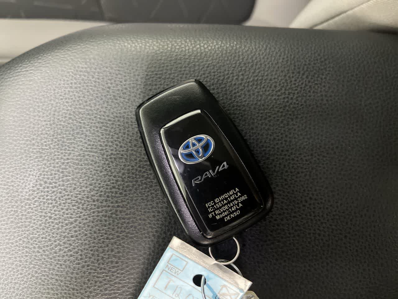 Used 2022 Toyota RAV4 XLE AWD/4WD image 24