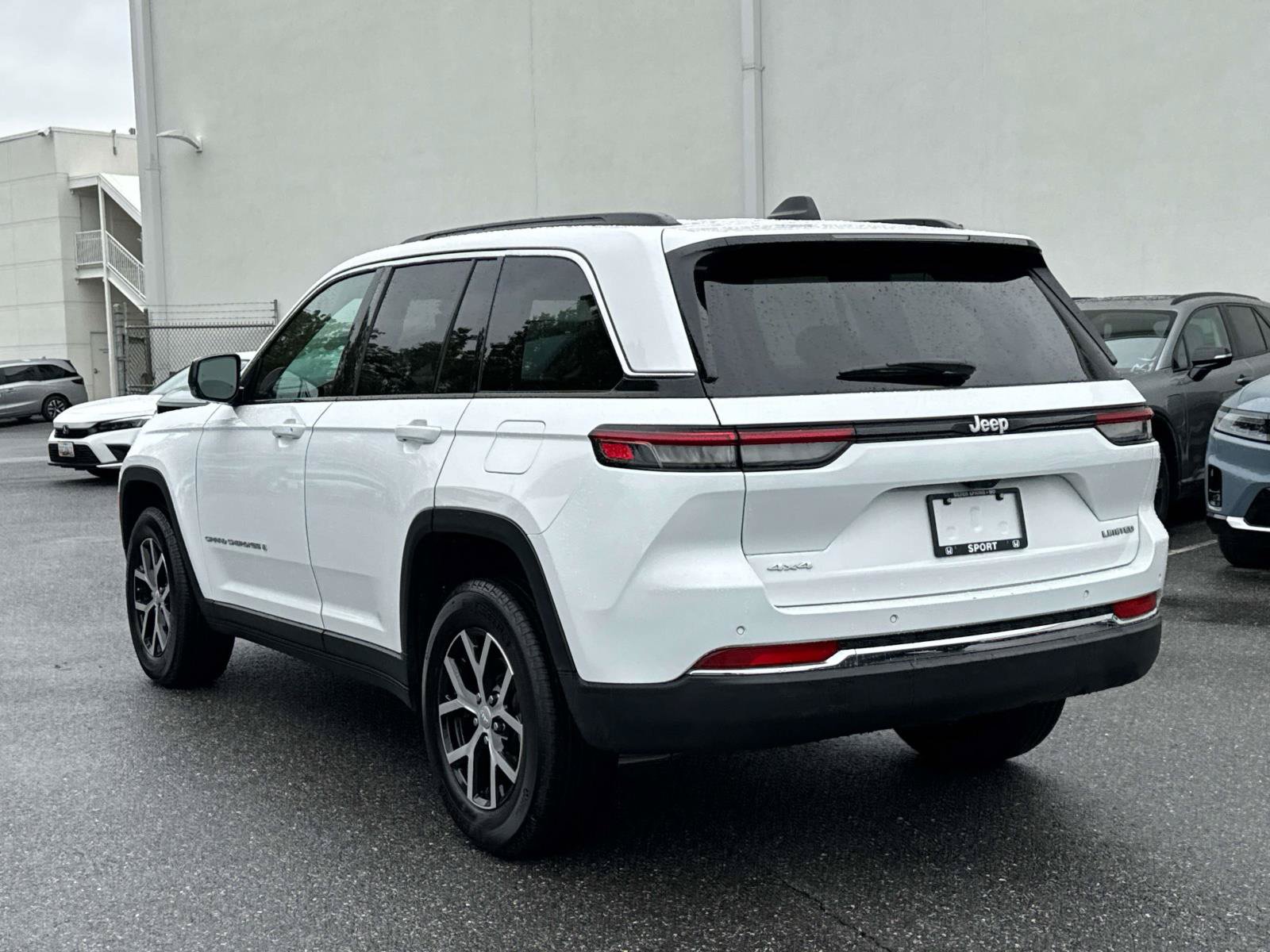 Used 2025 Jeep Grand Cherokee Limited AWD/4WD image 24