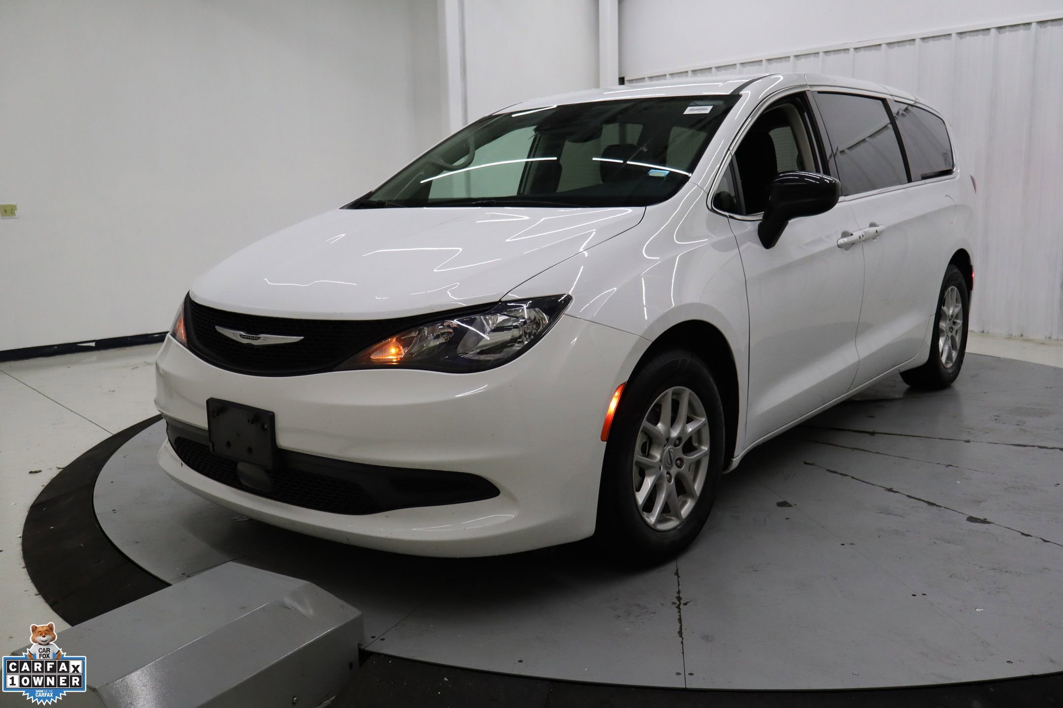 Used 2024 Chrysler Voyager LX image 10