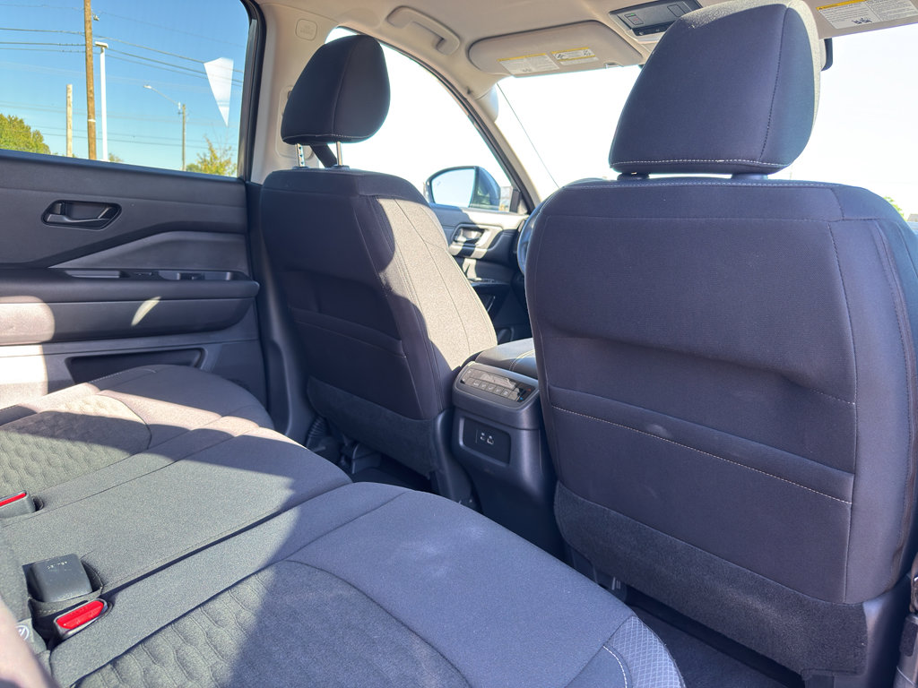 Used 2025 Nissan Pathfinder SV image 12