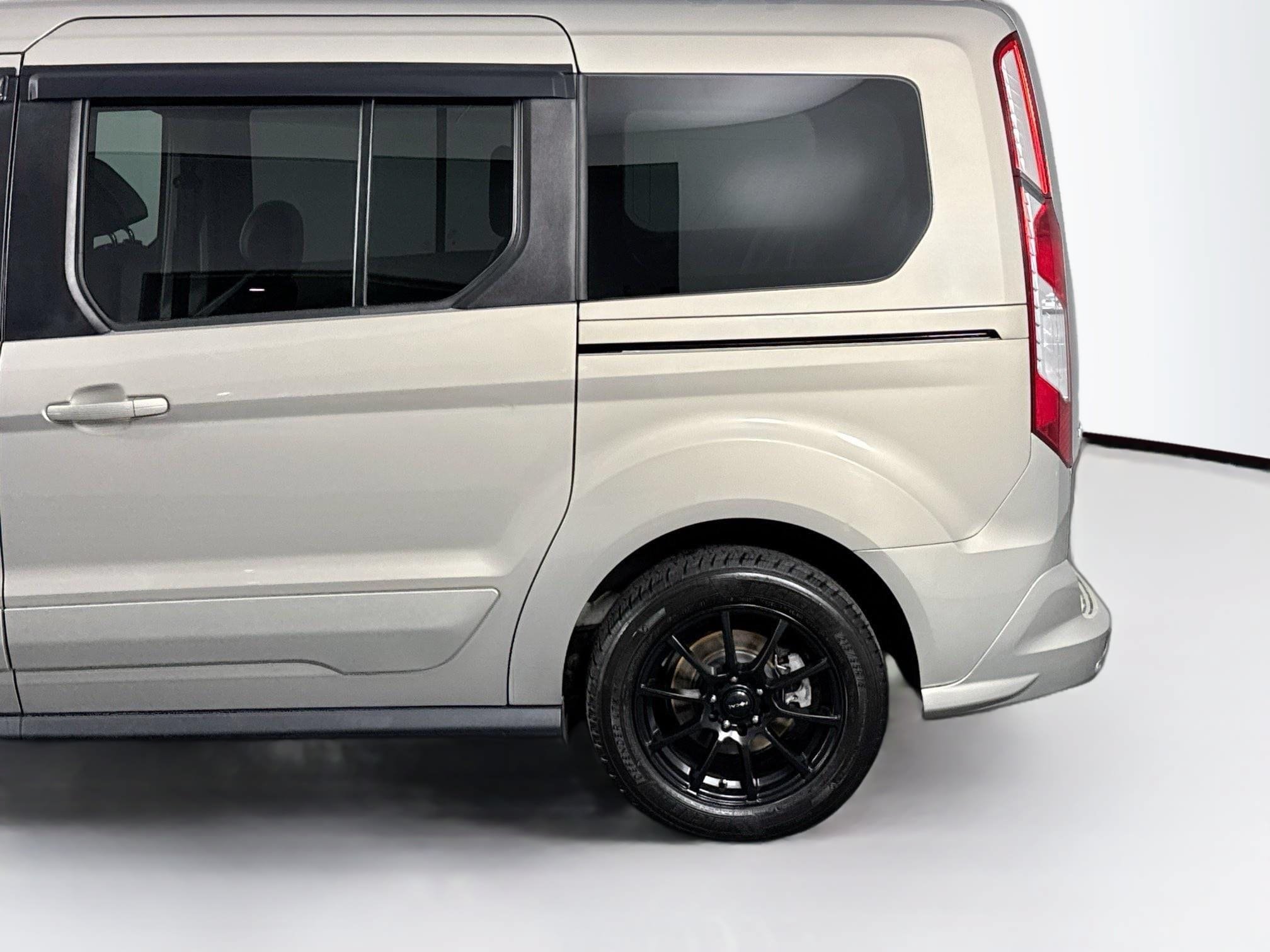 Used 2016 Ford Transit Connect Titanium FWD image 44