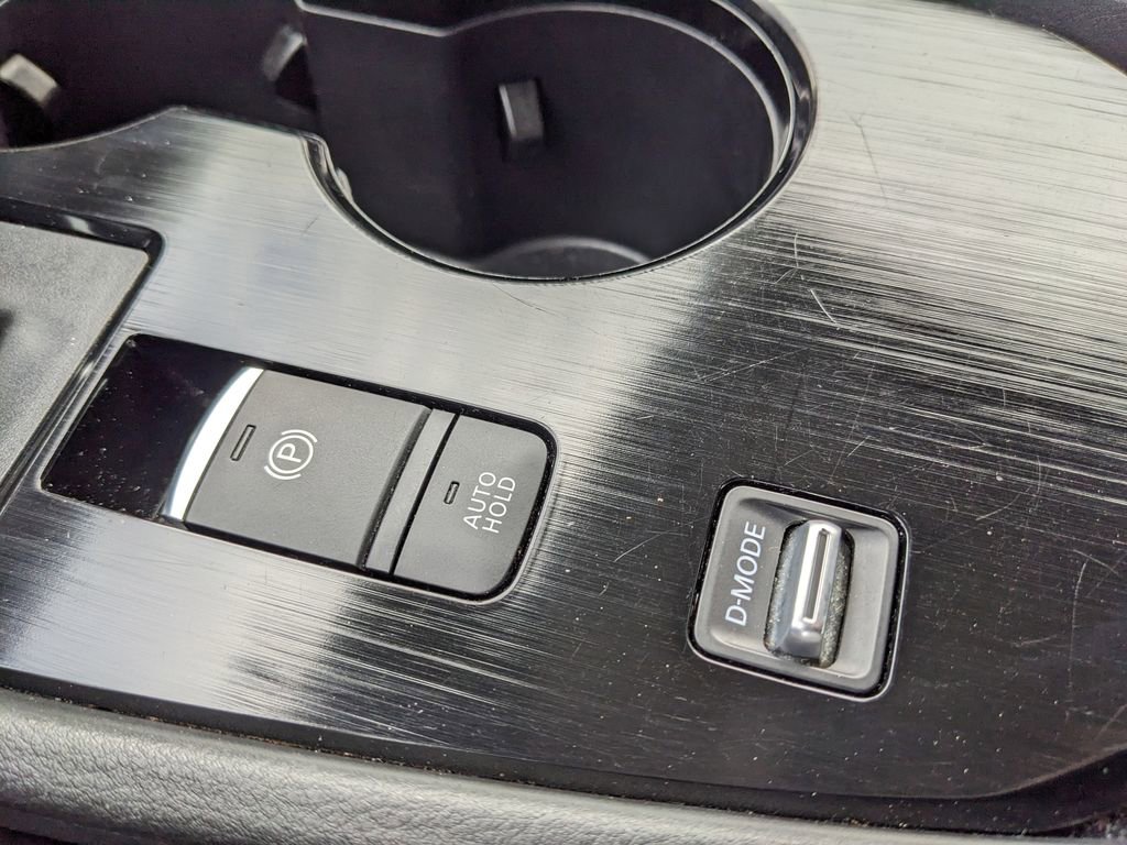 Used 2023 Nissan Rogue SV FWD image 31