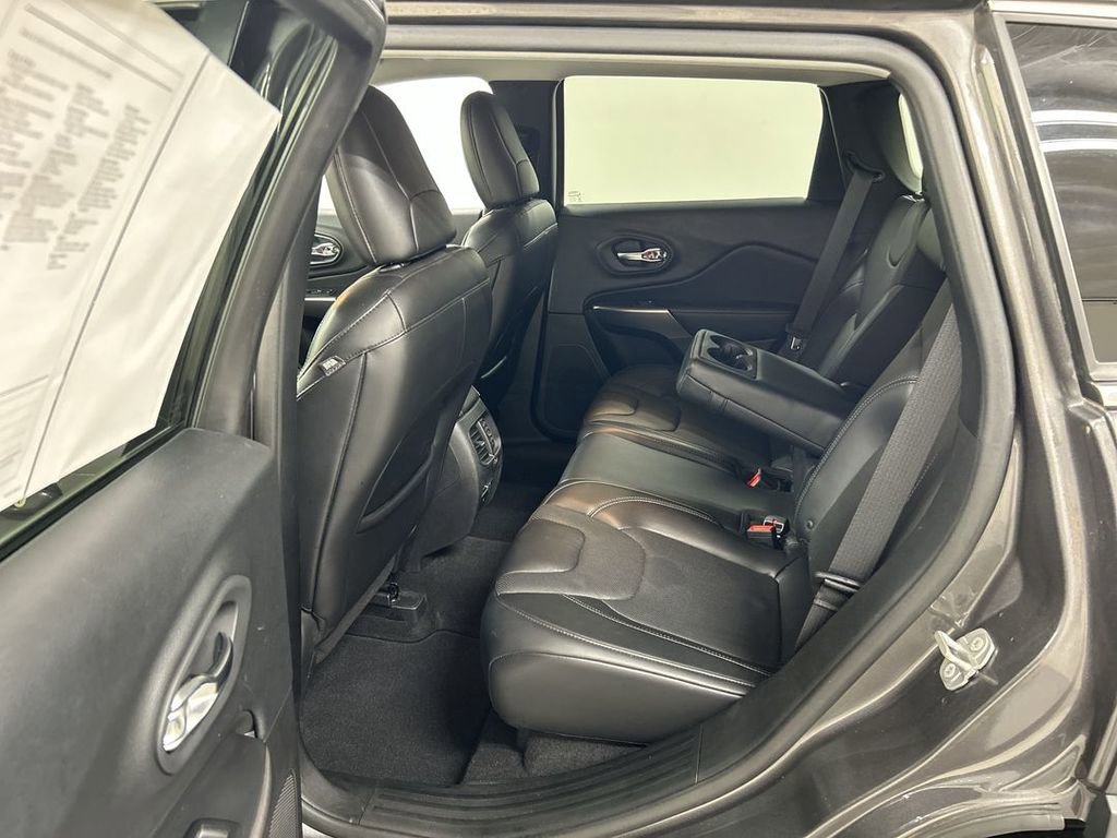 Used 2019 Jeep Cherokee Limited AWD/4WD image 20