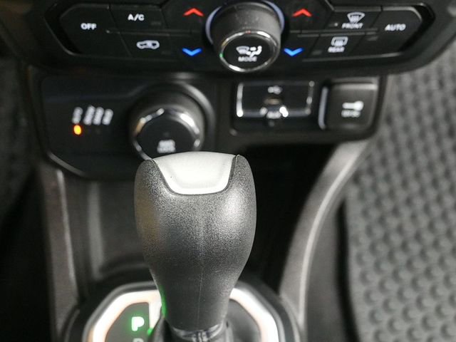 Used 2023 Jeep Renegade Latitude image 25