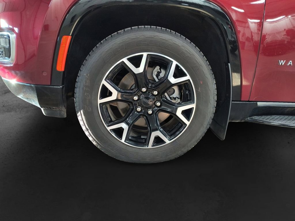 Used 2025 Jeep Wagoneer L Series III AWD/4WD image 9