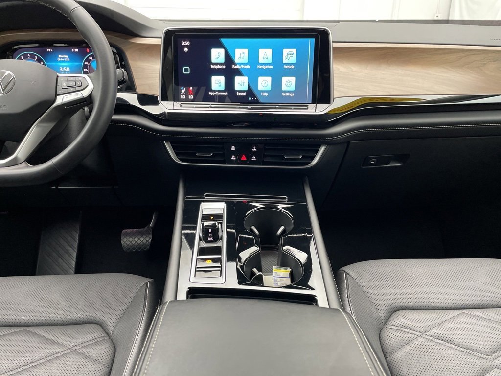 Used 2024 Volkswagen Atlas SE image 32