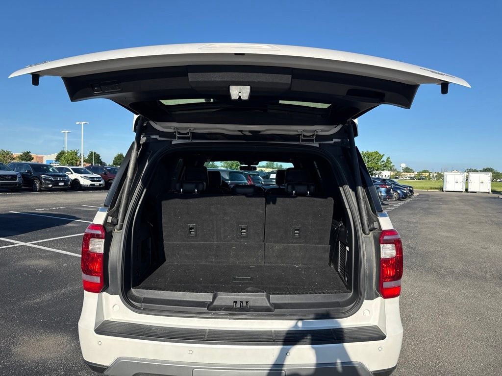 Used 2019 Ford Expedition XLT w/ Equipment Group 202A AWD/4WD image 10