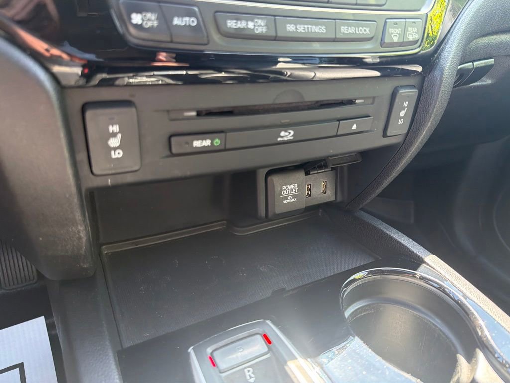 Used 2017 Honda Pilot Touring image 37