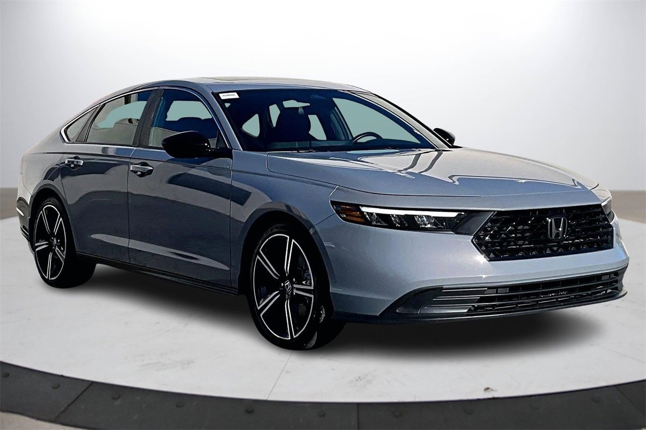 Used 2023 Honda Accord Sport image 2