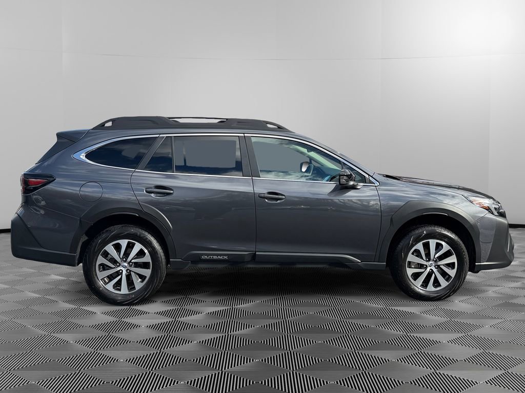 Used 2025 Subaru Outback Premium image 8