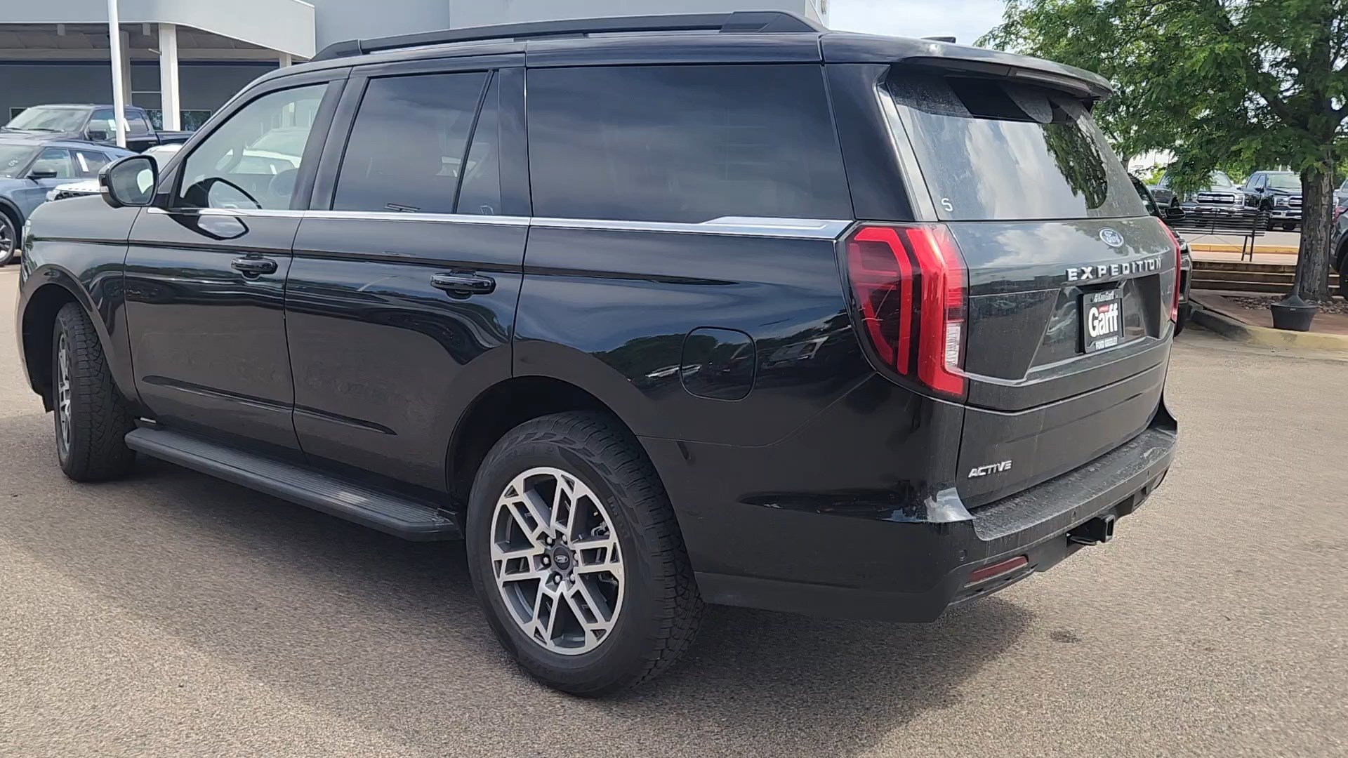 Certified 2025 Ford Expedition Active AWD/4WD image 3
