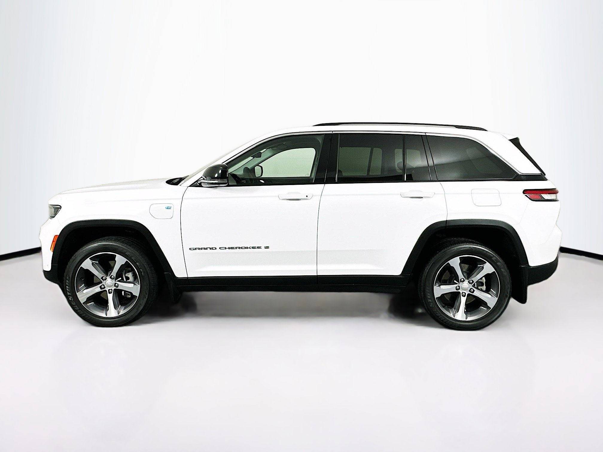 Used 2022 Jeep Grand Cherokee Limited 4xe w/ Luxury Tech Group II AWD/4WD image 4