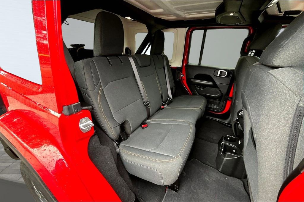 Used 2025 Jeep Wrangler Unlimited Sahara AWD/4WD image 24