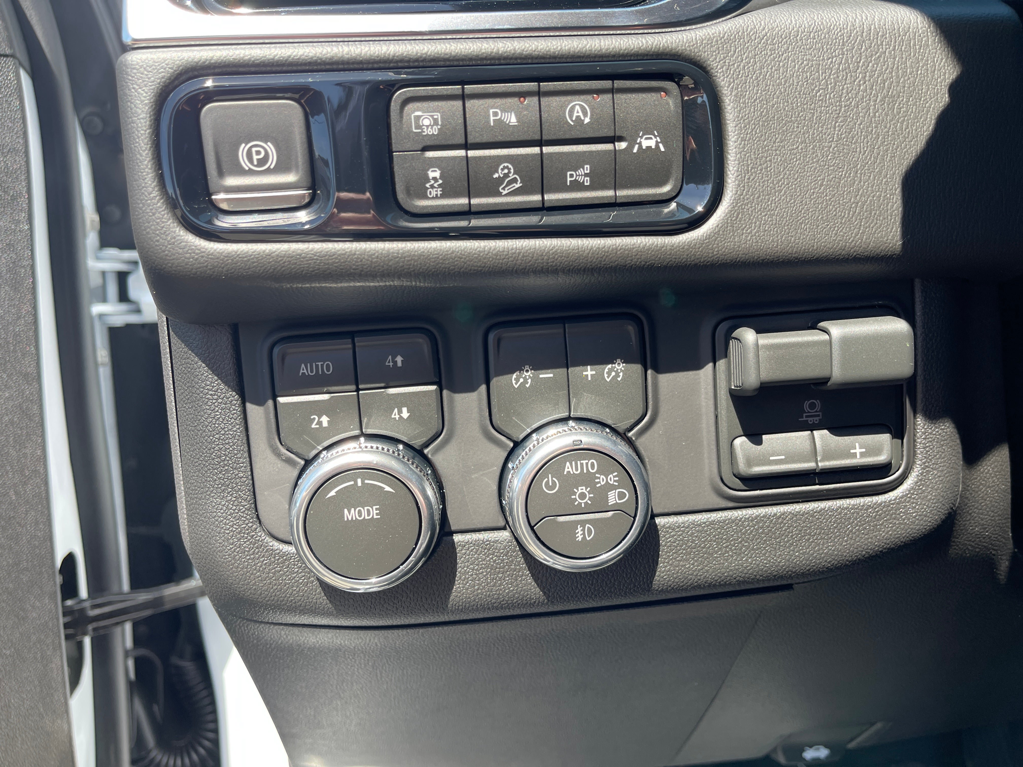 New 2026 GMC Yukon XL Denali AWD/4WD image 10