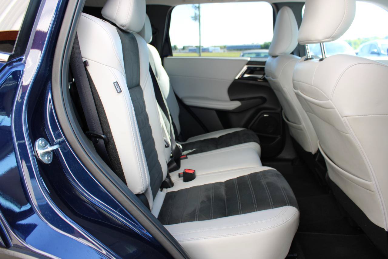 Used 2025 Mitsubishi Outlander SE FWD image 46