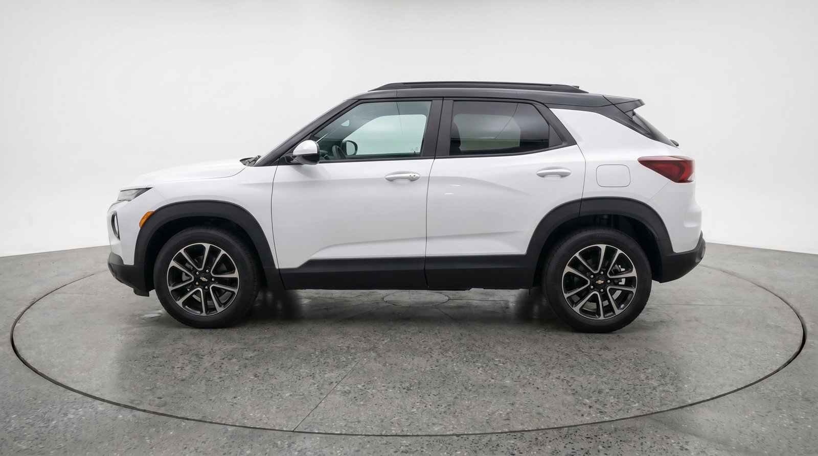 Used 2025 Chevrolet TrailBlazer LT AWD/4WD image 5