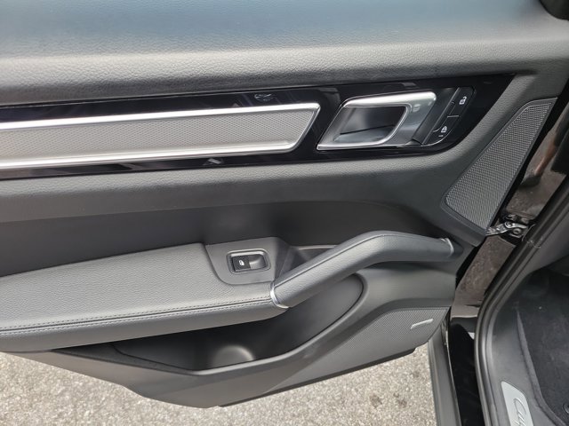 Certified 2023 Porsche Cayenne Platinum Edition AWD/4WD image 21