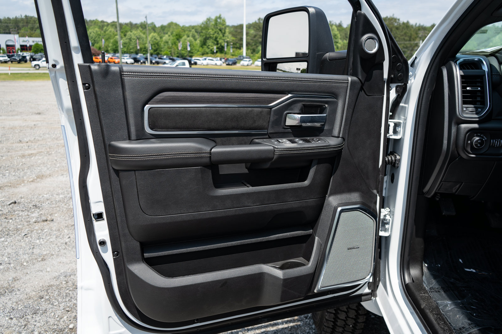 New 2026 RAM 4500 4x4 Crew Cab DRW w/ Laramie Trim Package image 33