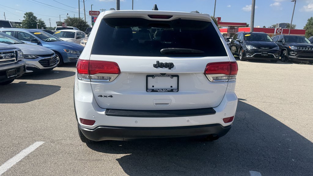 Used 2018 Jeep Grand Cherokee Laredo AWD/4WD image 8