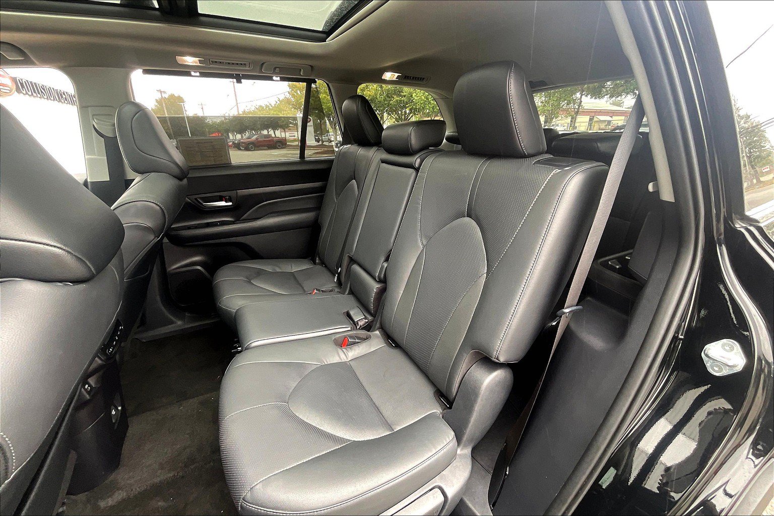 Used 2024 Toyota Grand Highlander AWD image 31