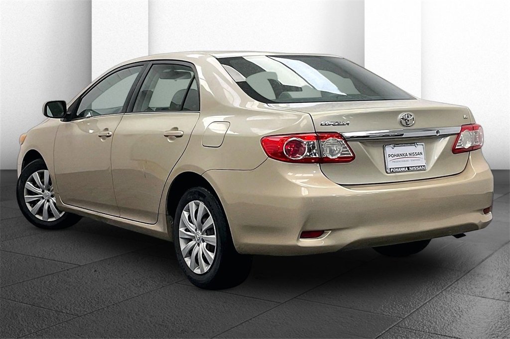Used 2013 Toyota Corolla LE image 9