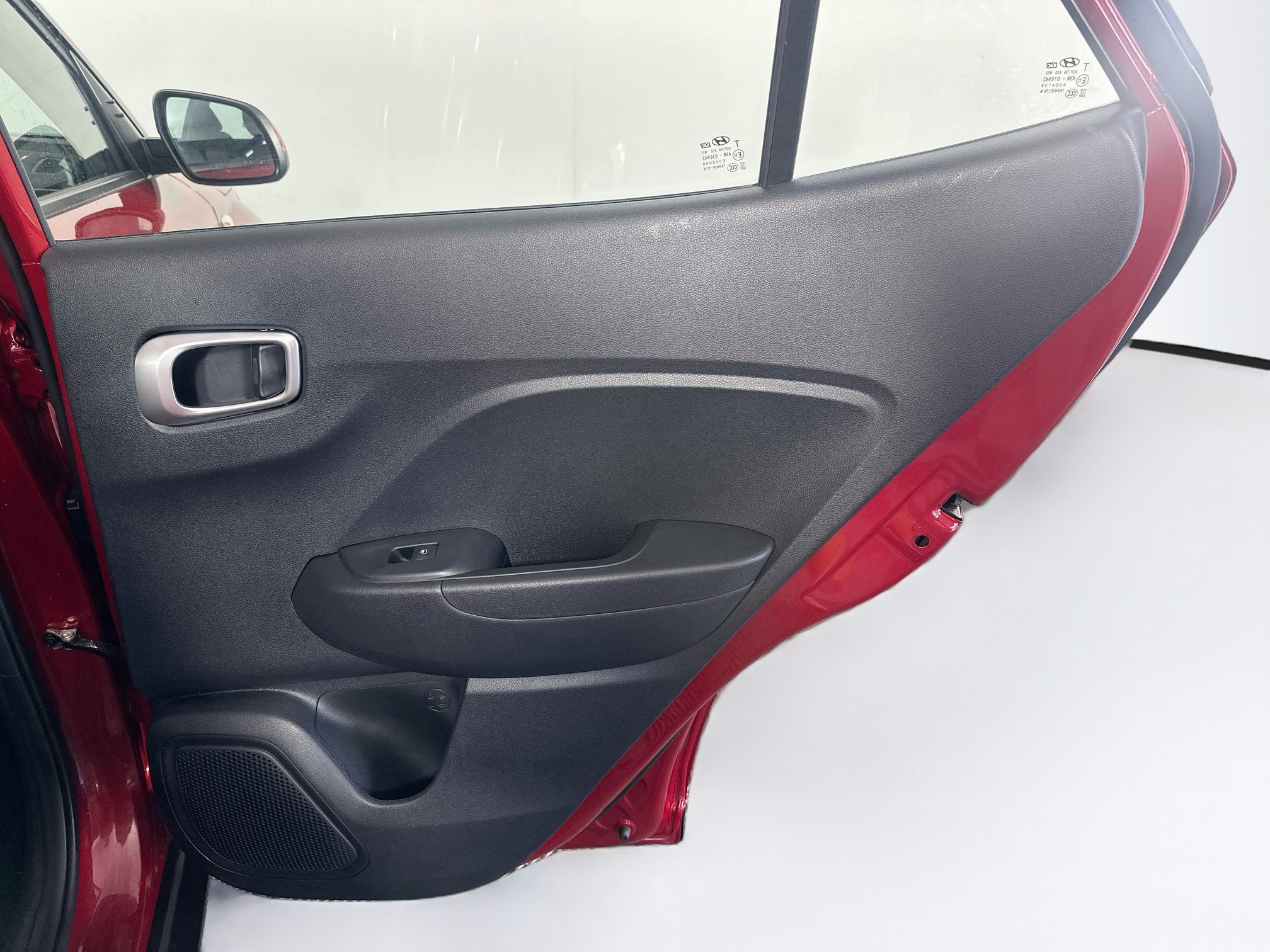 Used 2025 Hyundai Venue SEL FWD image 29