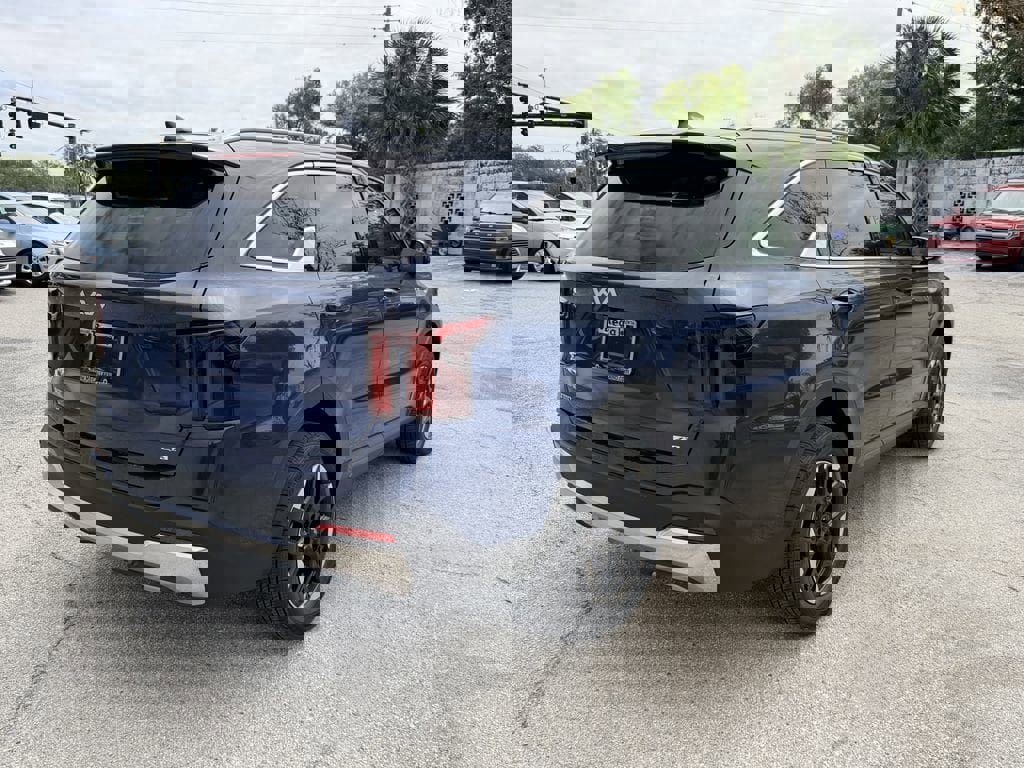 Certified 2025 Kia Sorento S image 4