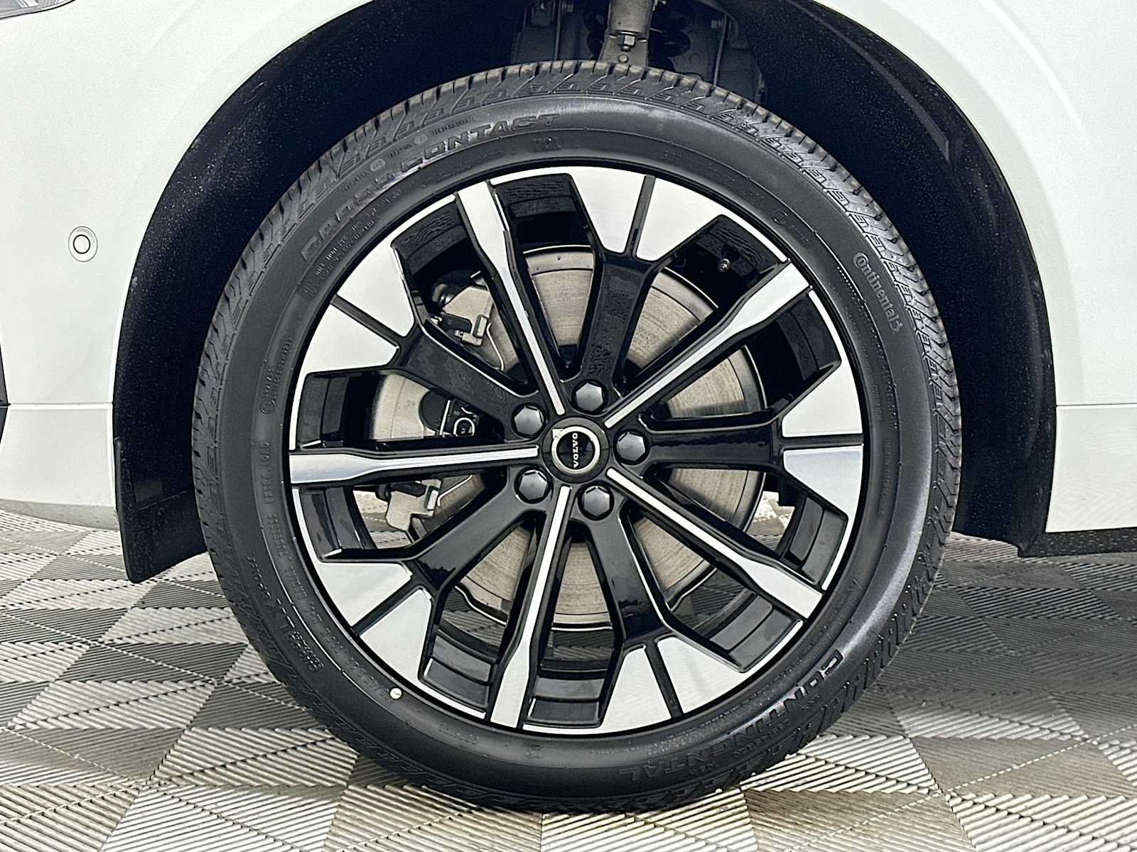 New 2026 Volvo XC60 T8 Plus w/ Climate Package PRO AWD/4WD image 28