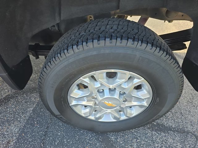 Used 2024 Chevrolet Silverado 2500 LT AWD/4WD image 16