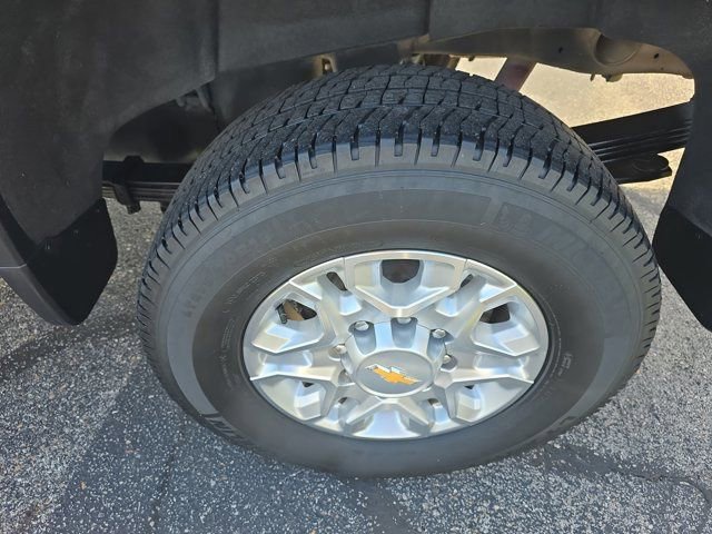 Used 2024 Chevrolet Silverado 2500 LT AWD/4WD image 16